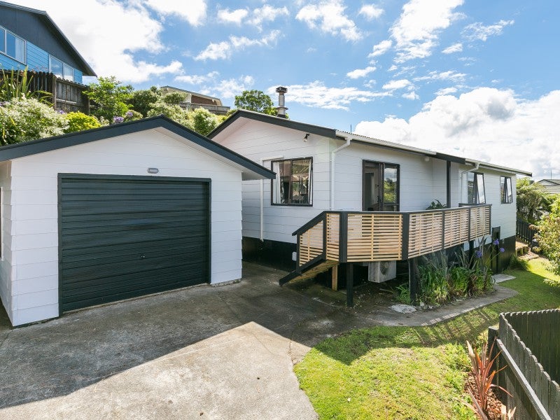 19 Cheltenham Terrace, Newlands, Wellington - Carousel 1