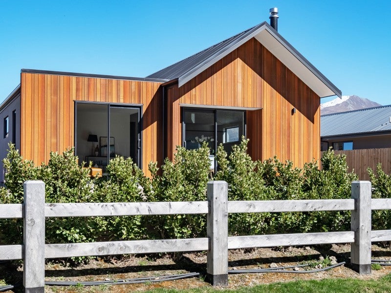 40 Mount Creighton Crescent , Wanaka, Queenstown - Carousel 1