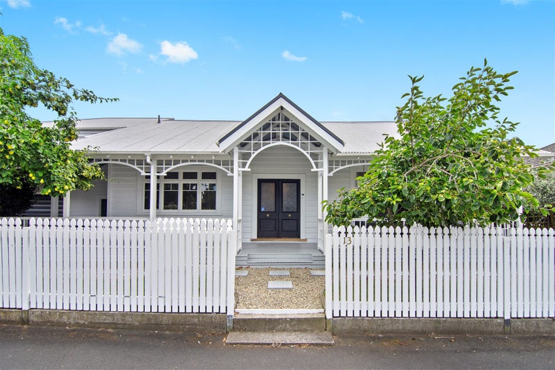 13 Myrtle Street, Hamilton East, Hamilton - Carousel 1