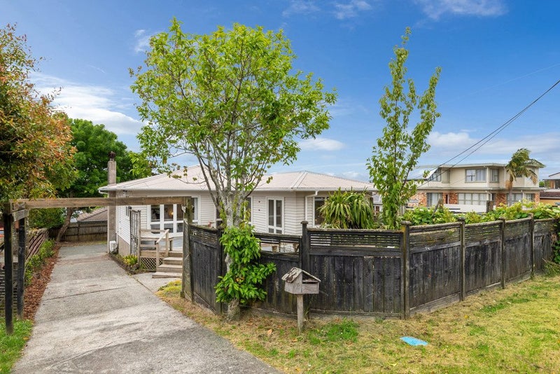 1/95 Sylvan Avenue, Northcote, Auckland - Carousel 1