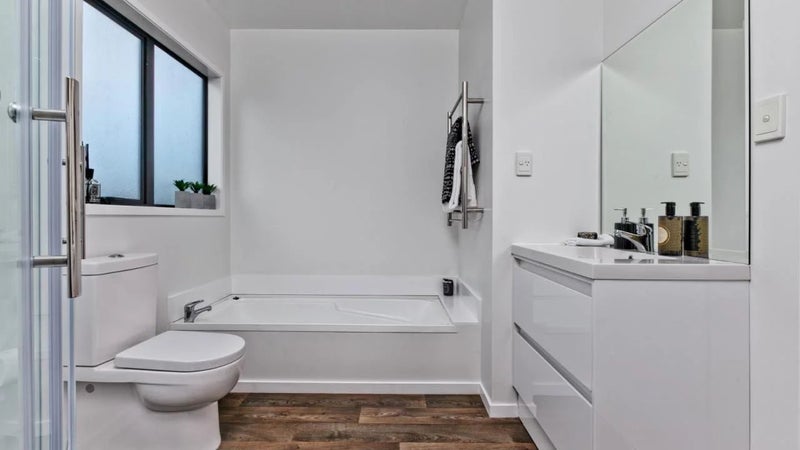 1/5 Kilham Avenue, Northcote, Auckland - Carousel 11