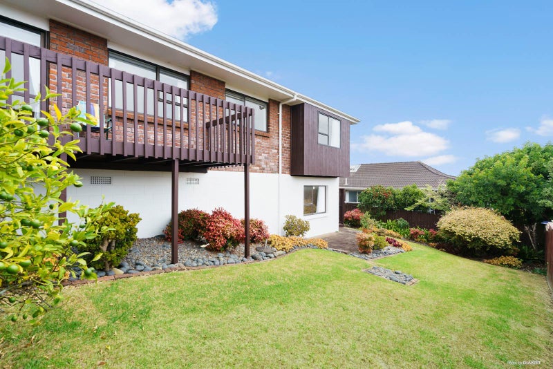 1/74 Dalwhinnie Parade, Highland Park, Auckland - Carousel 1