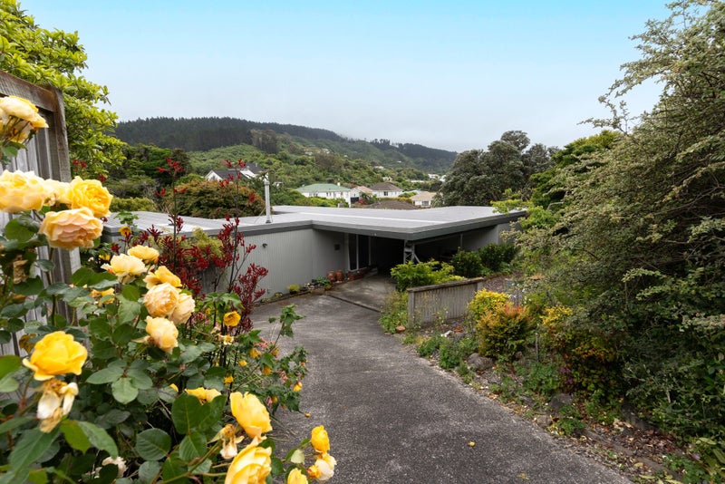 15 Nuffield Street, Tawa, Wellington - Carousel 1