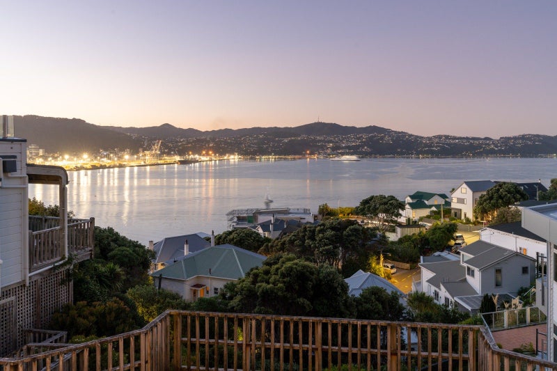 4 The Crescent, Roseneath, Wellington - Carousel 2