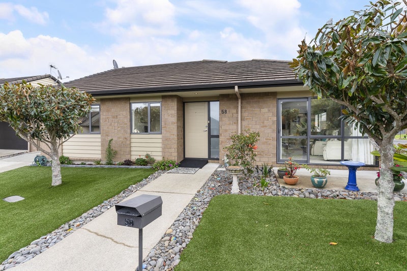 58 Royalle Mews, Botany Downs, Auckland - Carousel 1