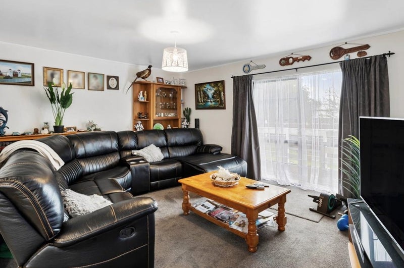 11 Frostbite Place, Ranui, Auckland - Carousel 2