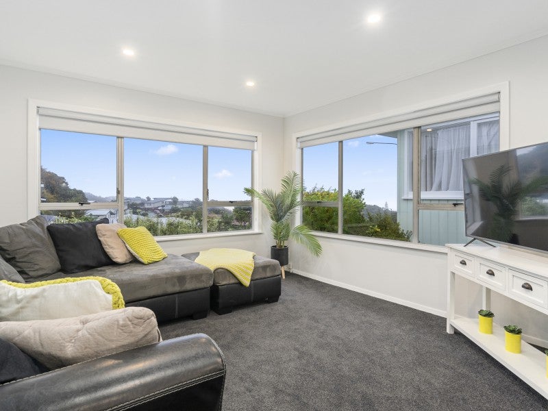 227 Dowse Drive, Maungaraki, Lower Hutt - Carousel 1