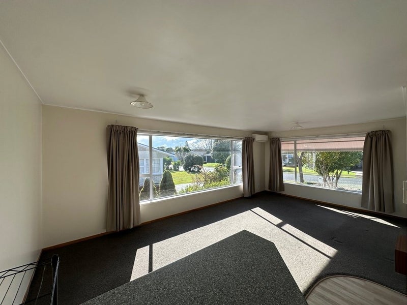 35 Hooker Avenue, Chedworth, Hamilton - Carousel 2