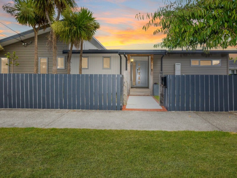 21 Pempsey Street, Silverstream, Upper Hutt - Carousel 1