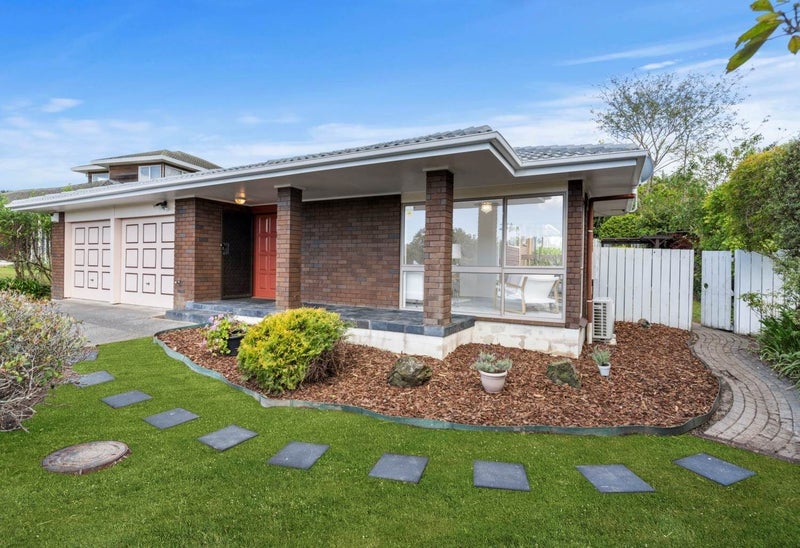 53 Centorian Drive, Windsor Park, Auckland - Carousel 1