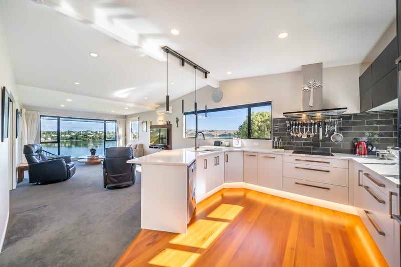 14 Spinnaker Drive, Whitby, Porirua - Carousel 2