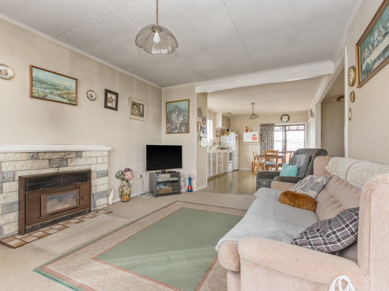 441 Dalcross Street, Mayfair, Hastings - Carousel 2