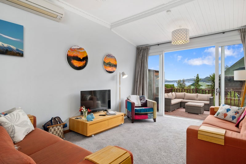 15 Wharfdale Street, Macandrew Bay, Dunedin - Carousel 1