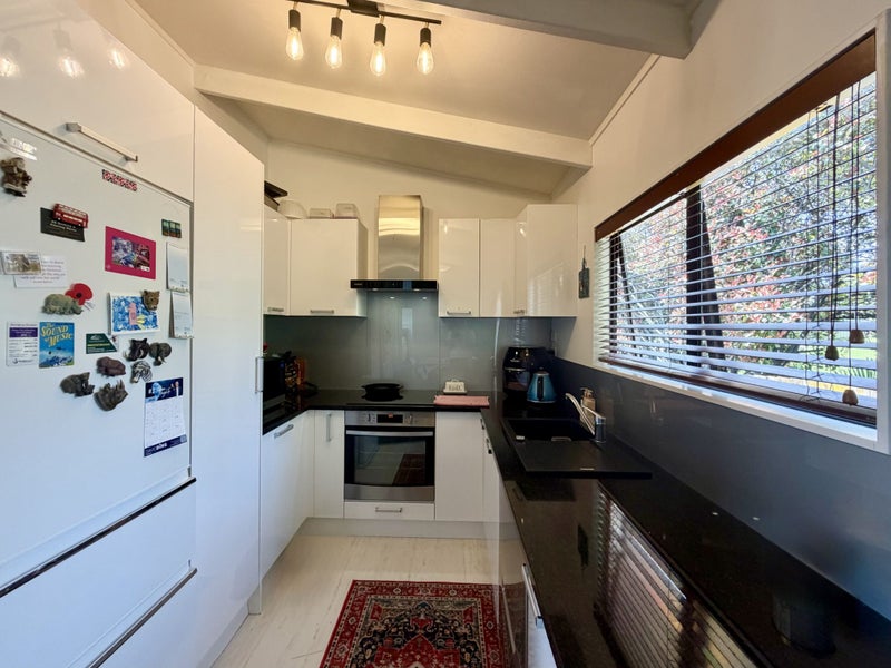 2/8 Sevilla Place, Unsworth Heights, Auckland - Carousel 2