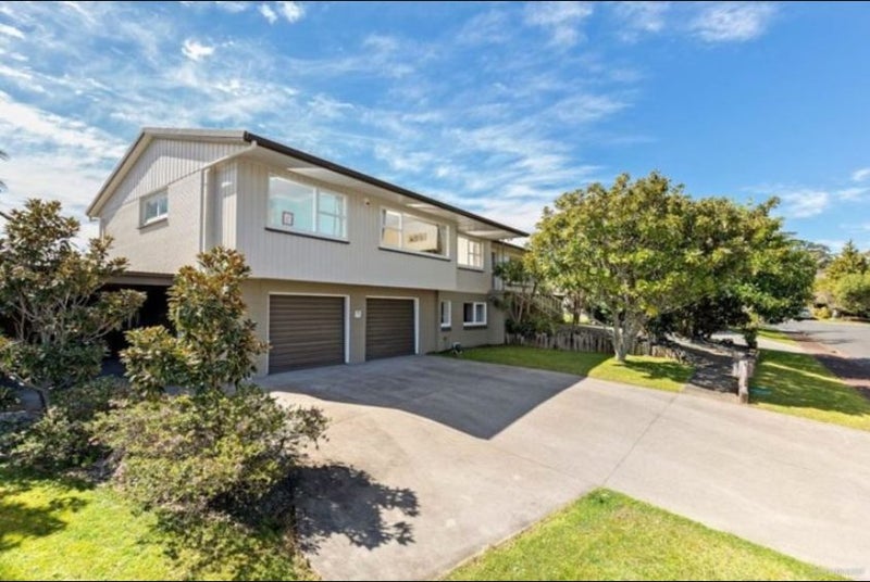 3 Santa Rosa Terrace, Forrest Hill, Auckland - Carousel 1