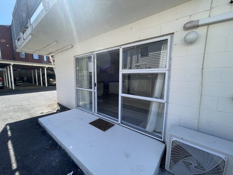 4/720 Manukau Road, Royal Oak, Auckland - Carousel 1