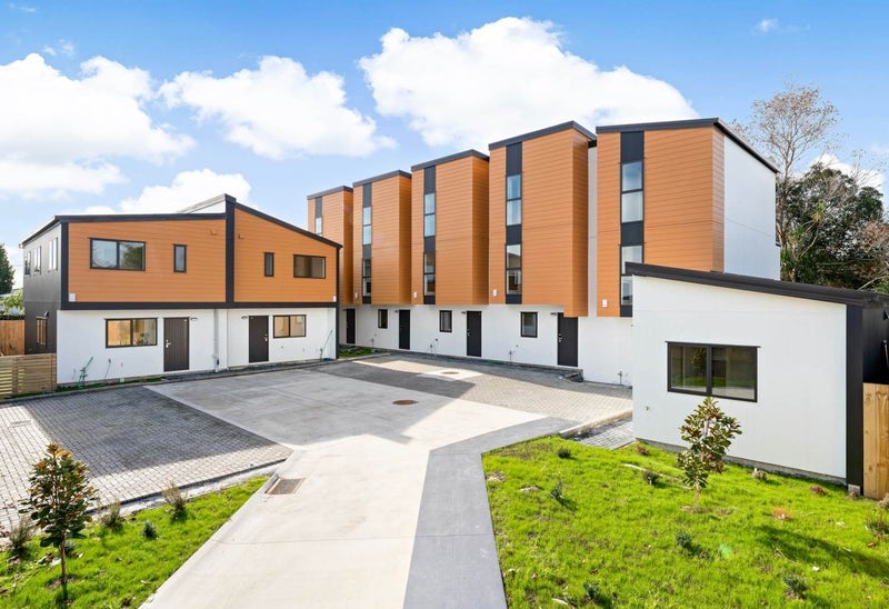 7/10 Orchid Place, Te Atatu South, Auckland - Carousel 1