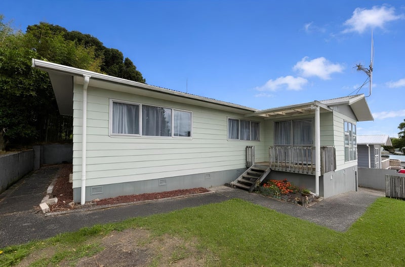 2B Robin Hood Place, Onerahi, Whangarei - Carousel 1