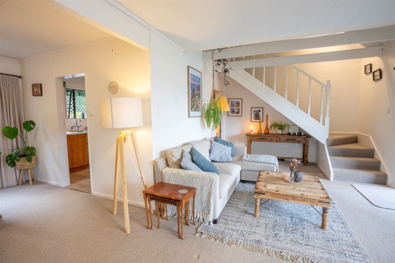 36 Oak Avenue, Paremata, Porirua - Carousel 1