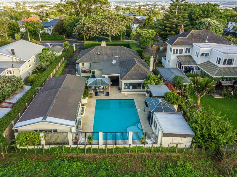 122 Campbell Road, One Tree Hill, Auckland - Carousel 1
