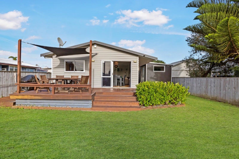 121A Ocean Road, Whangamatā - Carousel 2