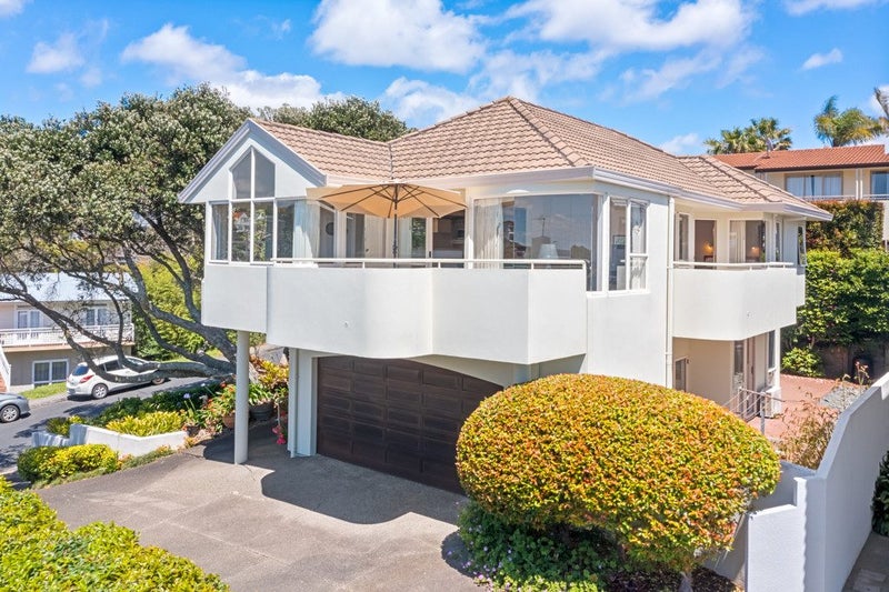 1/30 Bevyn Street, Castor Bay, Auckland - Carousel 1