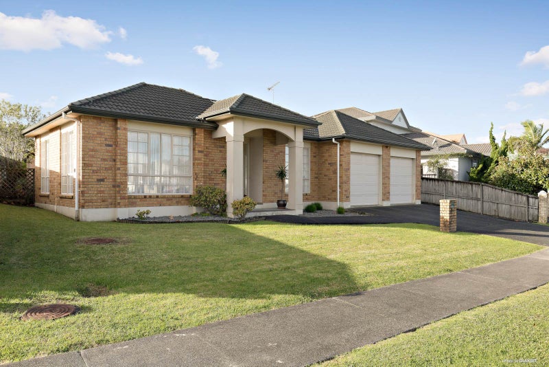 32 Hugh Green Drive, Pinehill, Auckland - Carousel 1