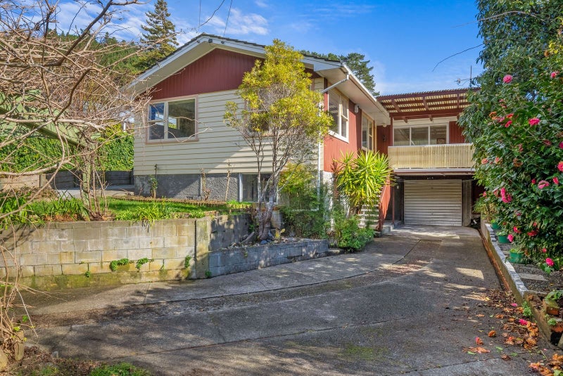 18 Forest Road, Pinehaven, Upper Hutt - Carousel 1