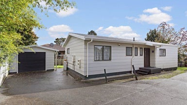 4/14 Beaubank Road, Kelston, Auckland - Carousel 1
