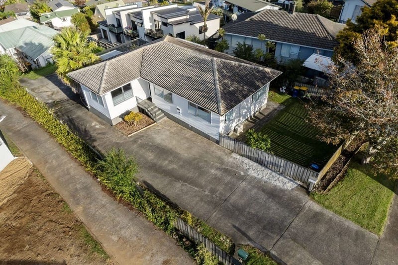 23 Cherry Tree Place, Massey, Auckland - Carousel 13