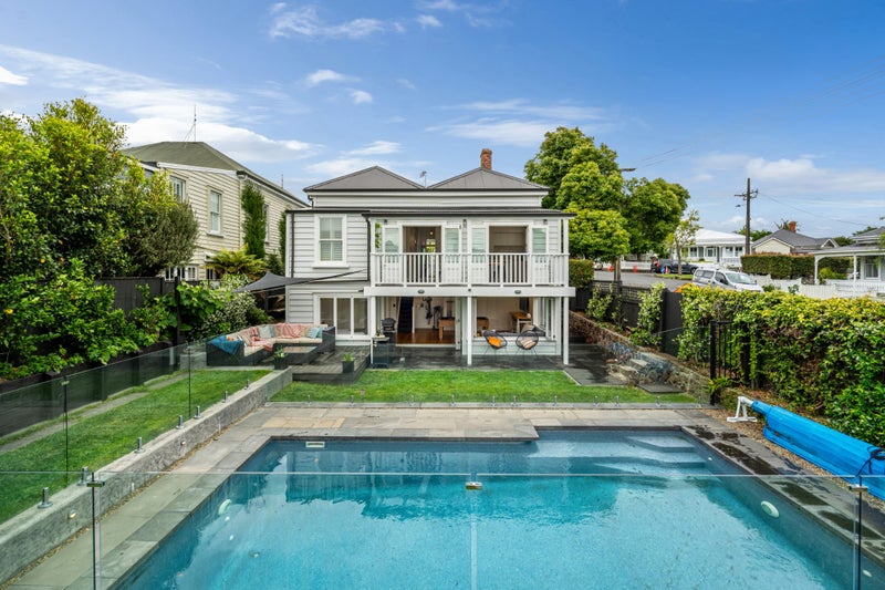 6 Shoal Bay Road, Devonport, Auckland - Carousel 1