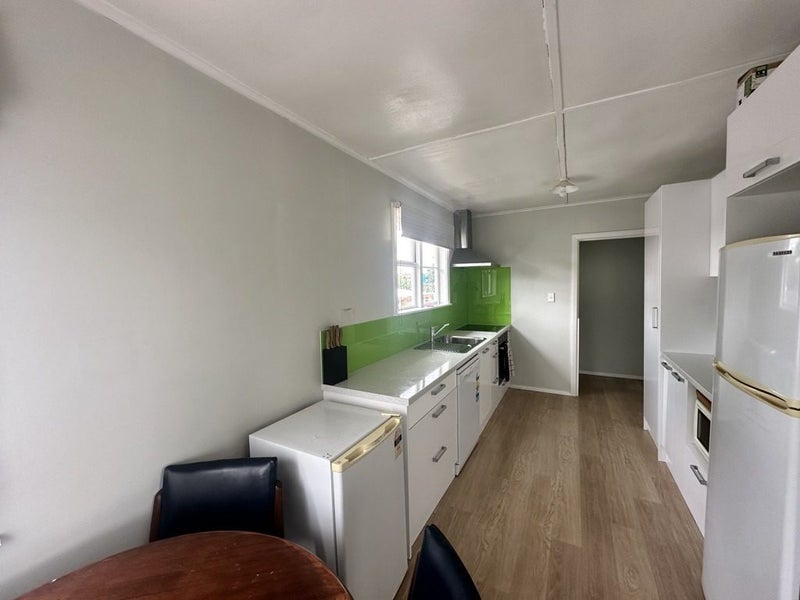 1207 Willowpark Road North, Mayfair, Hastings - Carousel 2