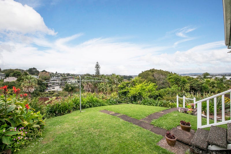 18 Hoskins Avenue, Hillsborough, Auckland - Carousel 2
