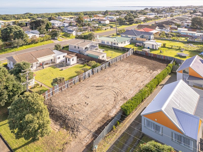 19 Karewa Street, Castlecliff, Whanganui - Carousel 1