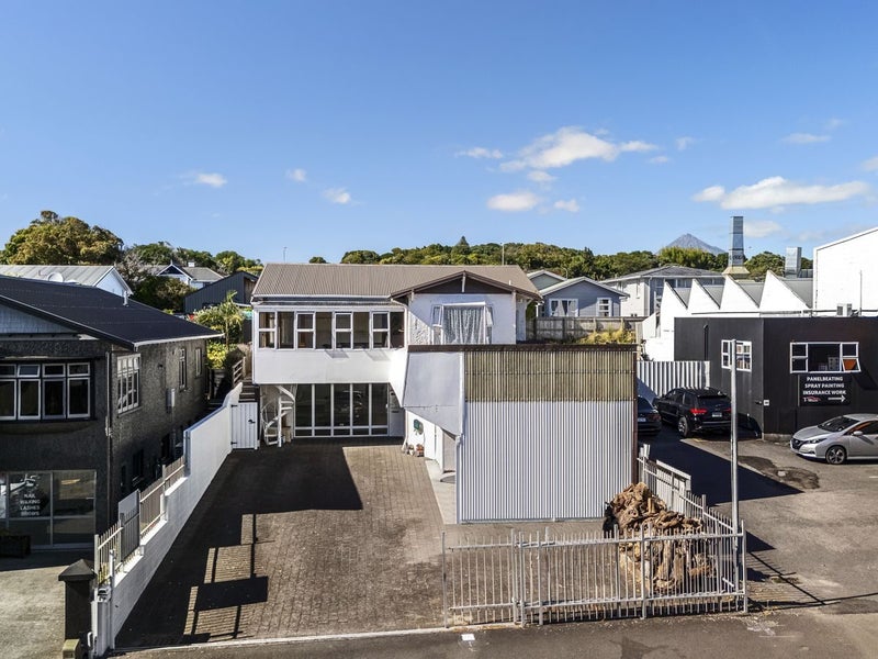 219 Devon Street West, New Plymouth, New Plymouth - Carousel 1