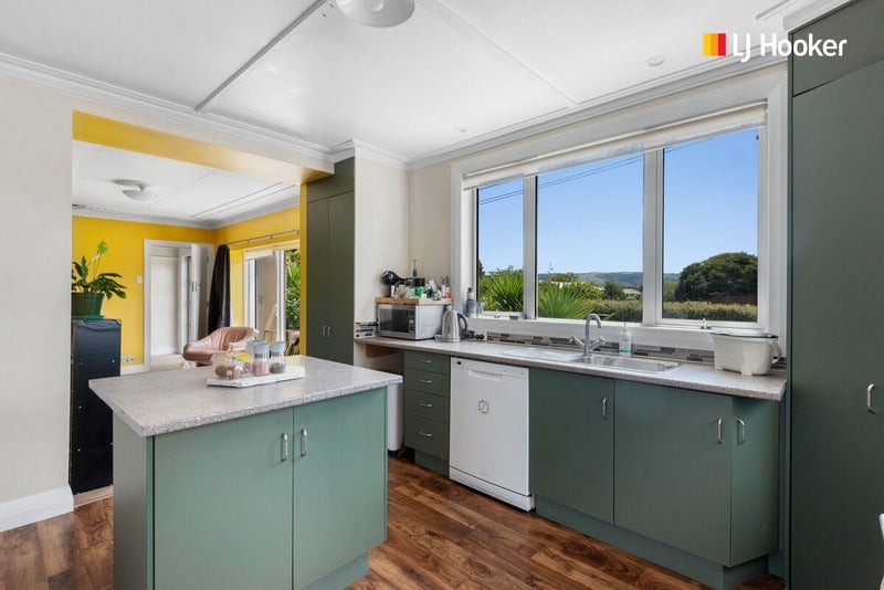 16 Severn Street, Green Island, Dunedin - Carousel 1