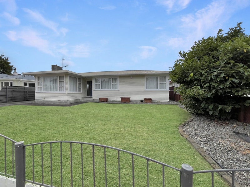 5 Abraham Crescent, Milson, Palmerston North - Carousel 1