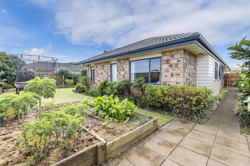 44 Belfry Place, Wattle Downs, Auckland - Carousel 1