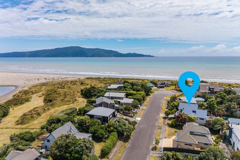 5 Waiheke Street, Waikanae Beach, Waikanae - Carousel 1