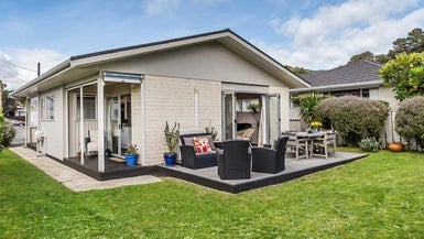 18A Mantell Street, Seatoun, Wellington - Carousel 1