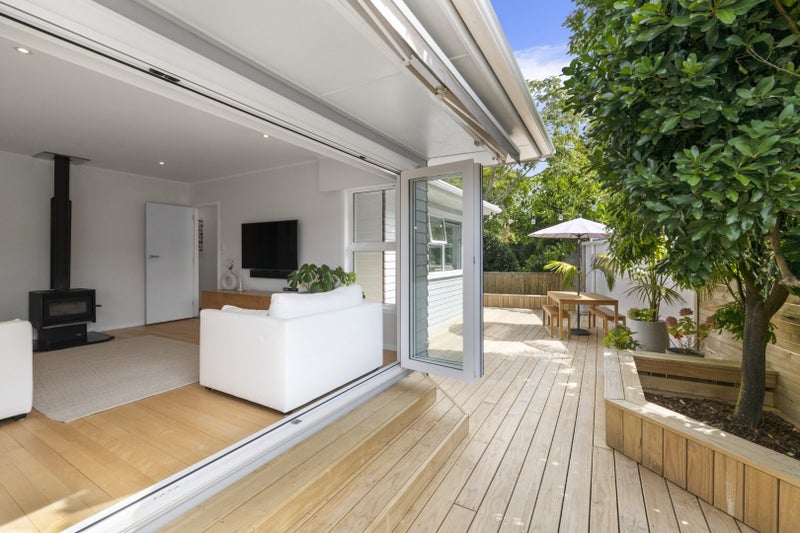 2/0 Wolsley Avenue, Milford, Auckland - Carousel 1