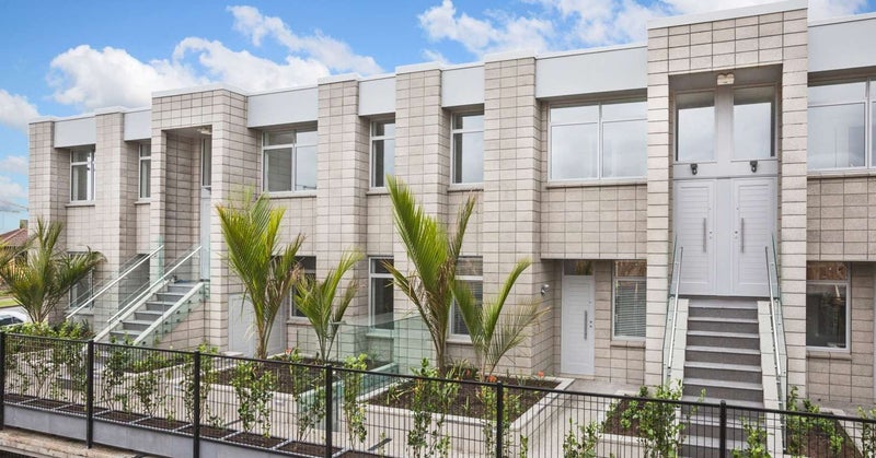 417 Murphys Road, Flat Bush, Auckland - Carousel 1