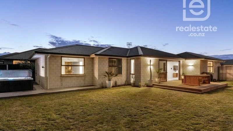 11 Livingstone Drive, Papamoa Beach, Papamoa - Carousel 1