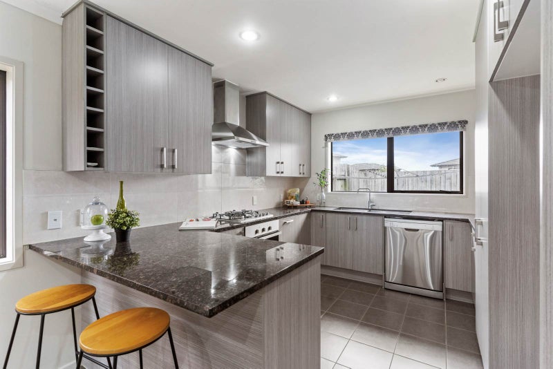 2 Staten Place, Mangere, Auckland - Carousel 2