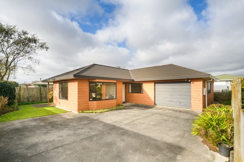 19 Woburn Place, Takaro, Palmerston North - Carousel 11