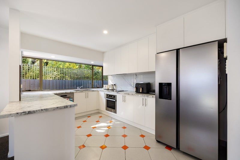 2/252 Grahams Road, Bishopdale, Christchurch - Carousel 2