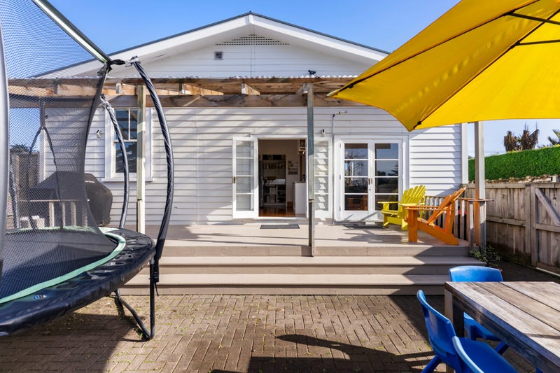 5 Athens Road, Onehunga, Auckland - Carousel 1