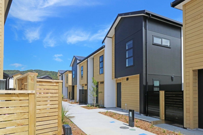11 Te Ara o Papatahi, Wainuiomata, Lower Hutt - Carousel 1