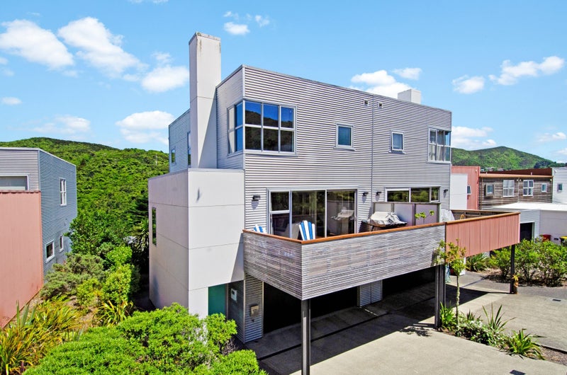 35 Saddleback Grove, Karori, Wellington - Carousel 1