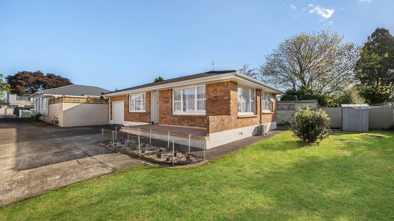 2/36A Glen Avenue, Papatoetoe, Auckland - Carousel 1